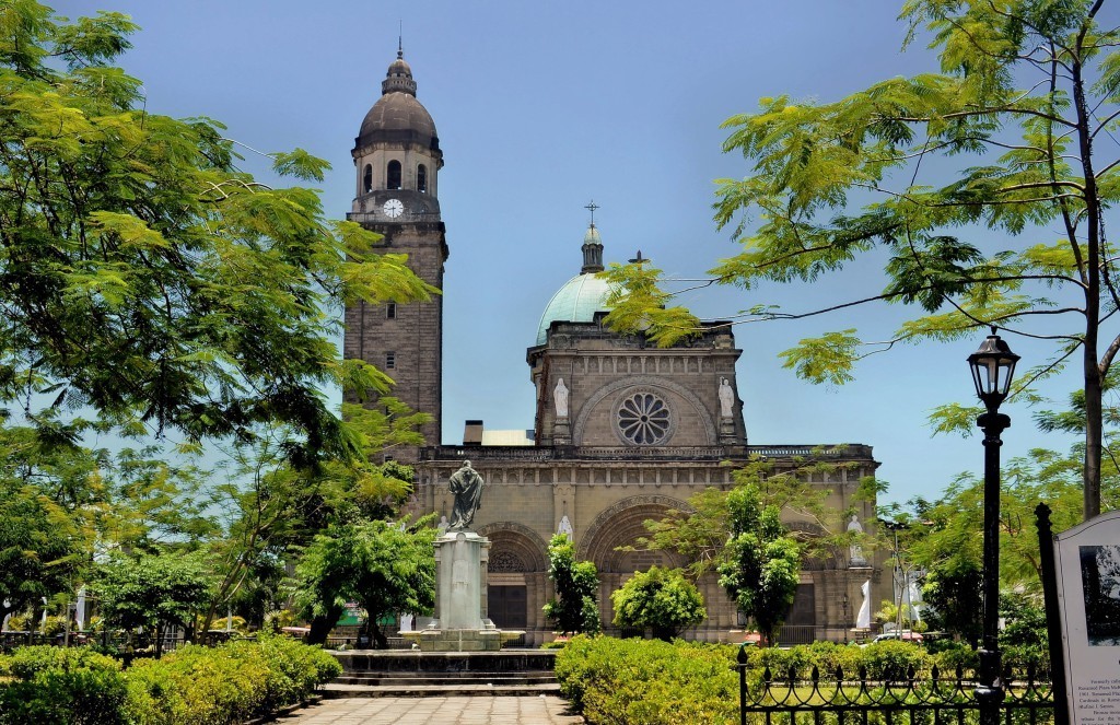 Manila_Cathedral,inside_Intramuros