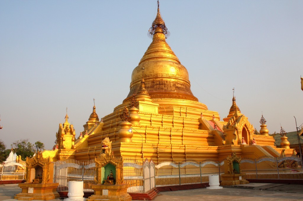 Myanmar-Mandalay-Temple-Kutho-Daw-Pagoda