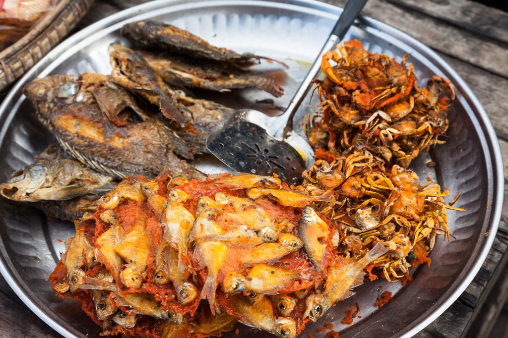 Myanmar-fried-crabs-fish-street-food