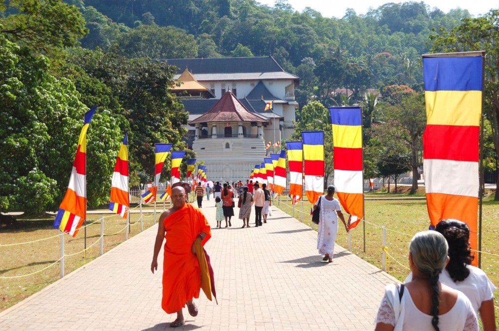 Temple-of-the-Lord-Buddha-Tooth-Relic-in-Kandy
