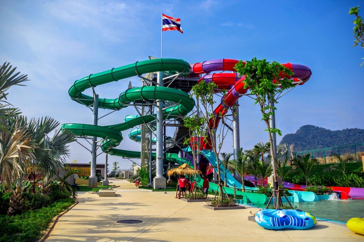 RamaYana-Waterpark-Pattaya-Thailand-Gentle-Slides