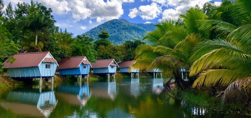 Эко-отель лодж в национальном парке в тайской провинции Сакэу