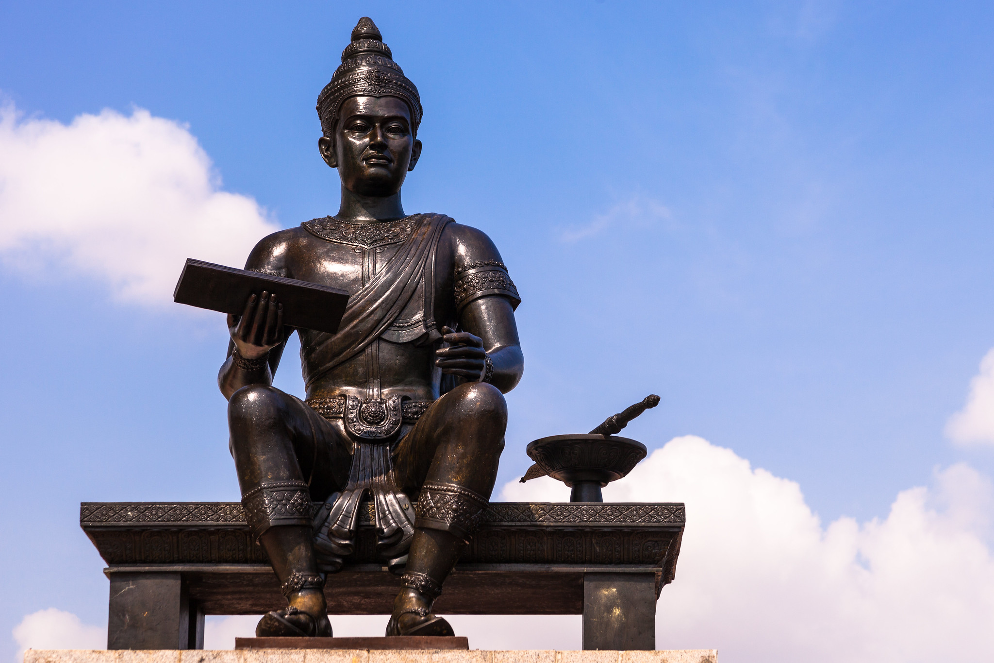 Статуя короля Рамкамхенга Великого в Сукхотае